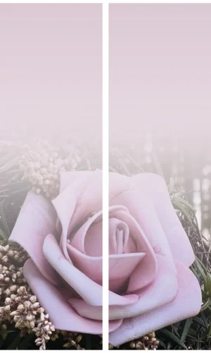 Kranzschleife mit Rosenmotiv - Symbol für Liebe und Zuneigung