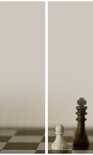 Grabschleife mit Schach-Motiv - Symbol für Strategie und Weisheit